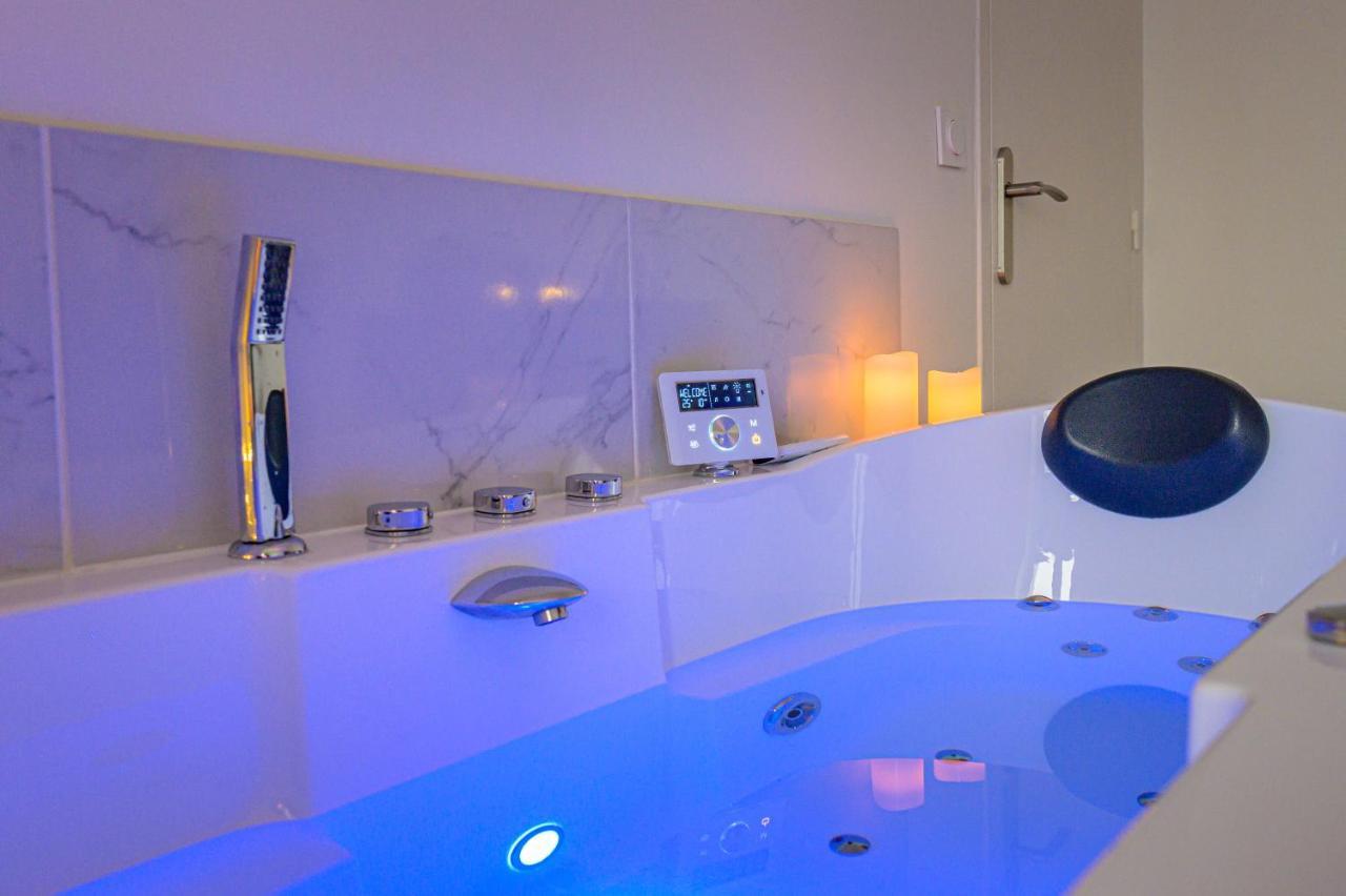 Cinema & Jacuzzi Aux Etoiles - Casabianca Suite Saint-Etienne  Buitenkant foto