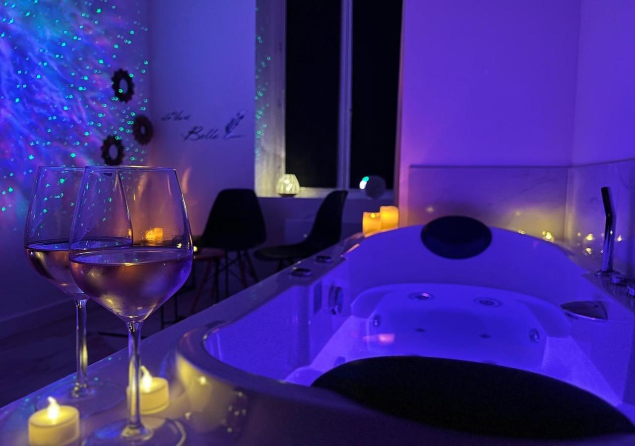 Cinema & Jacuzzi Aux Etoiles - Casabianca Suite Saint-Etienne  Buitenkant foto