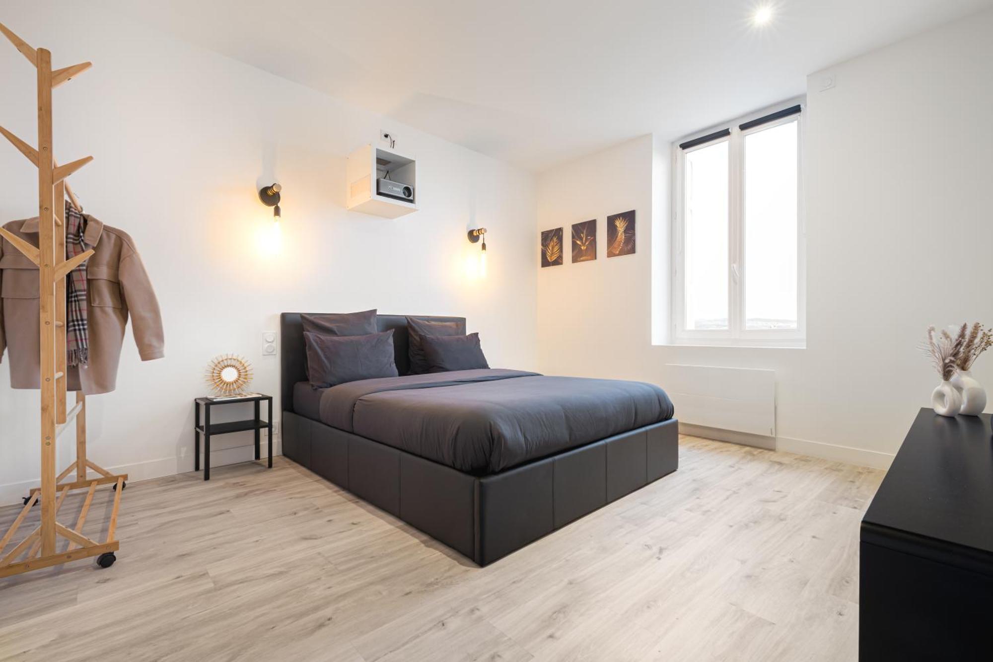 Cinema & Jacuzzi Aux Etoiles - Casabianca Suite Saint-Etienne  Buitenkant foto
