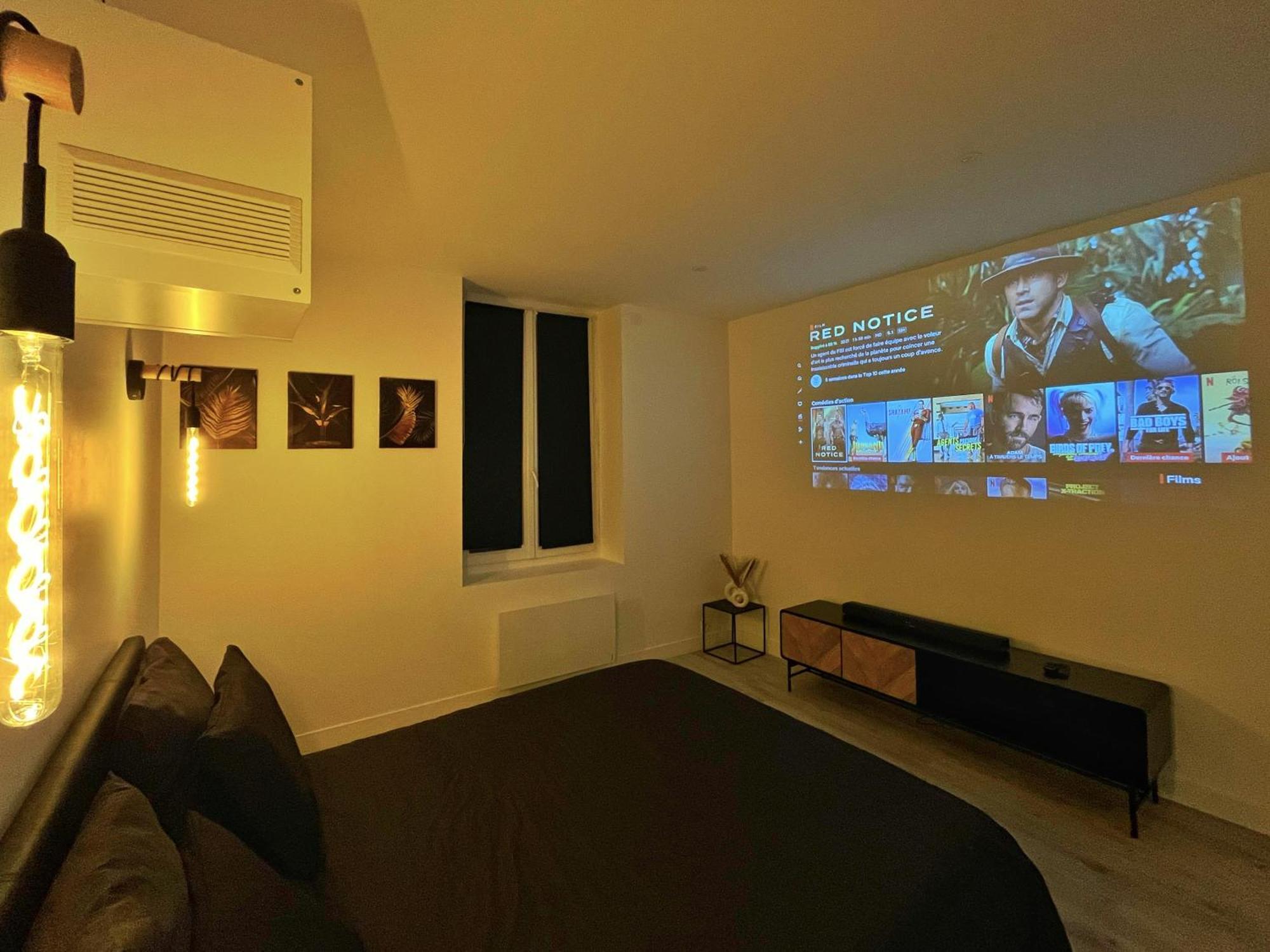 Cinema & Jacuzzi Aux Etoiles - Casabianca Suite Saint-Etienne  Buitenkant foto
